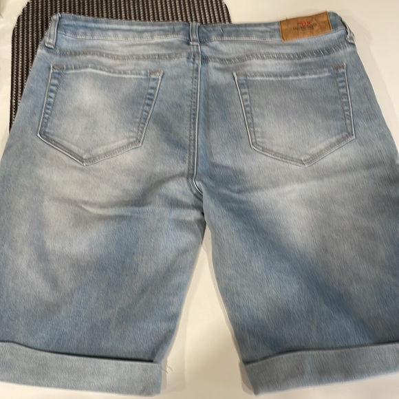 FOX WOMAN JEAN SHORTS - Picture 3 of 5